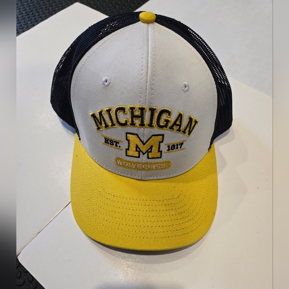 University of Michigan Hat Wolverines Snapback Mesh Adjustable Trucker Dad Cap - Picture 1 of 7